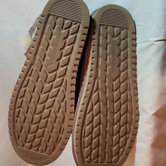 Purple/ Beige Koolaburra boots size 9 - Picture 2 of 3